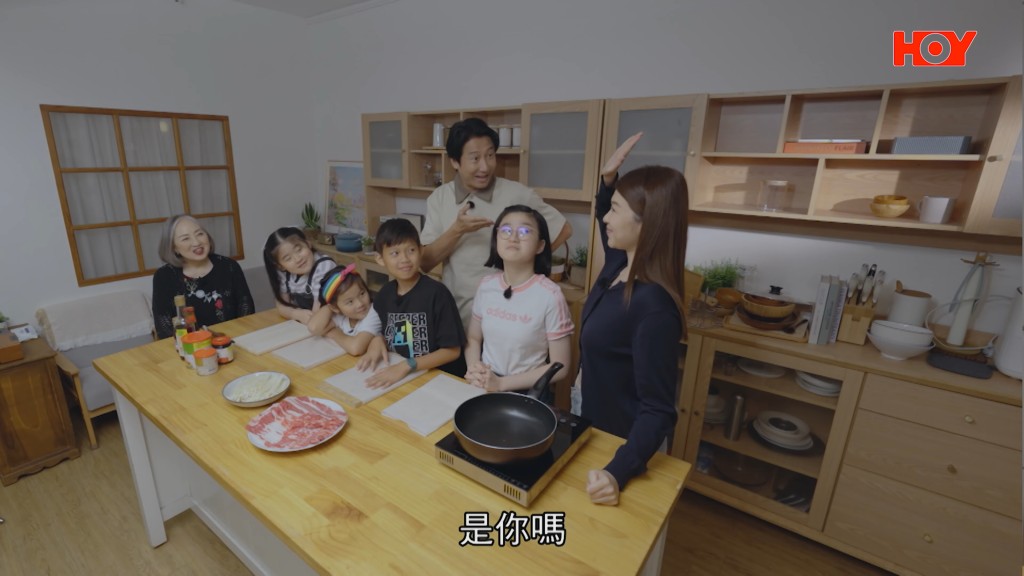 為了給盧宛茵驚喜,孫兒們在主持人指導下,首次嘗試為嫲嫲下廚。