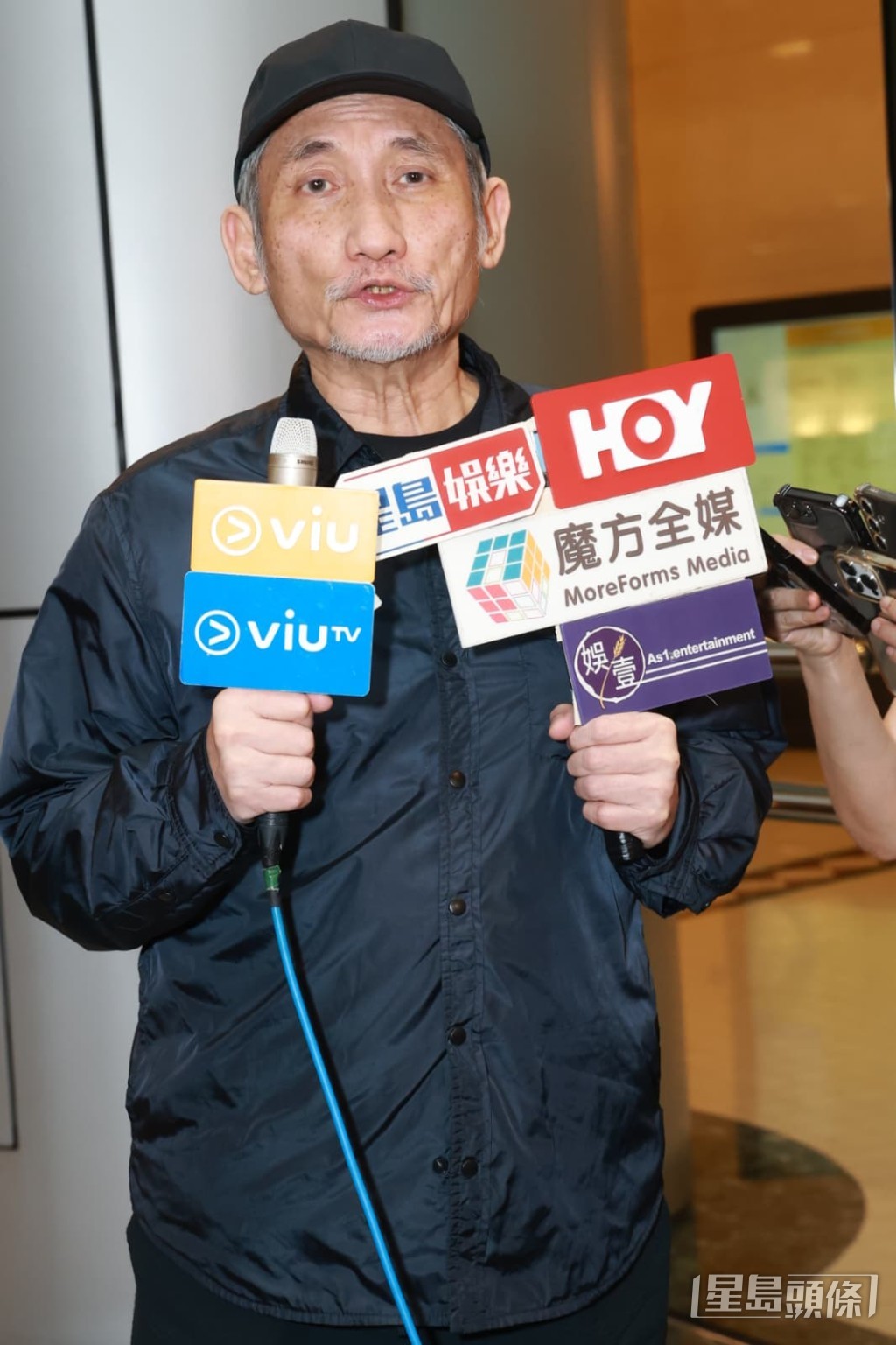 面對前妻離世，徐克強忍悲痛。