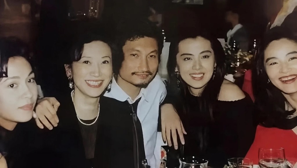 王祖賢在小紅書上載昔日合照悼念施南生。
