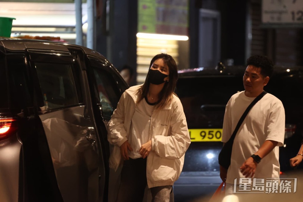 張馨月與丈夫爭取見面時間。