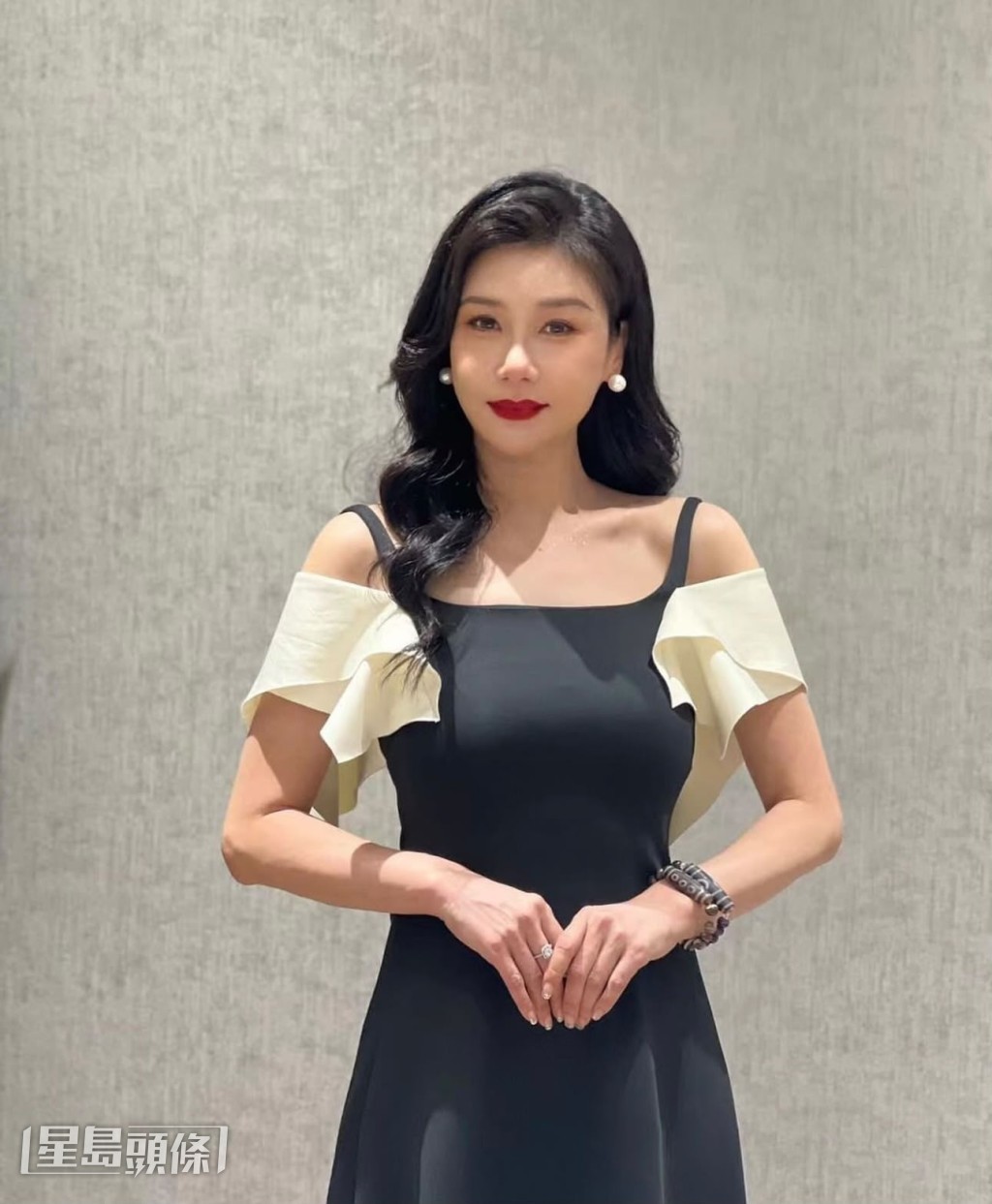 她的蛻變造型被指與全盛時期的性感女神張慧儀相似，令人眼前一亮。