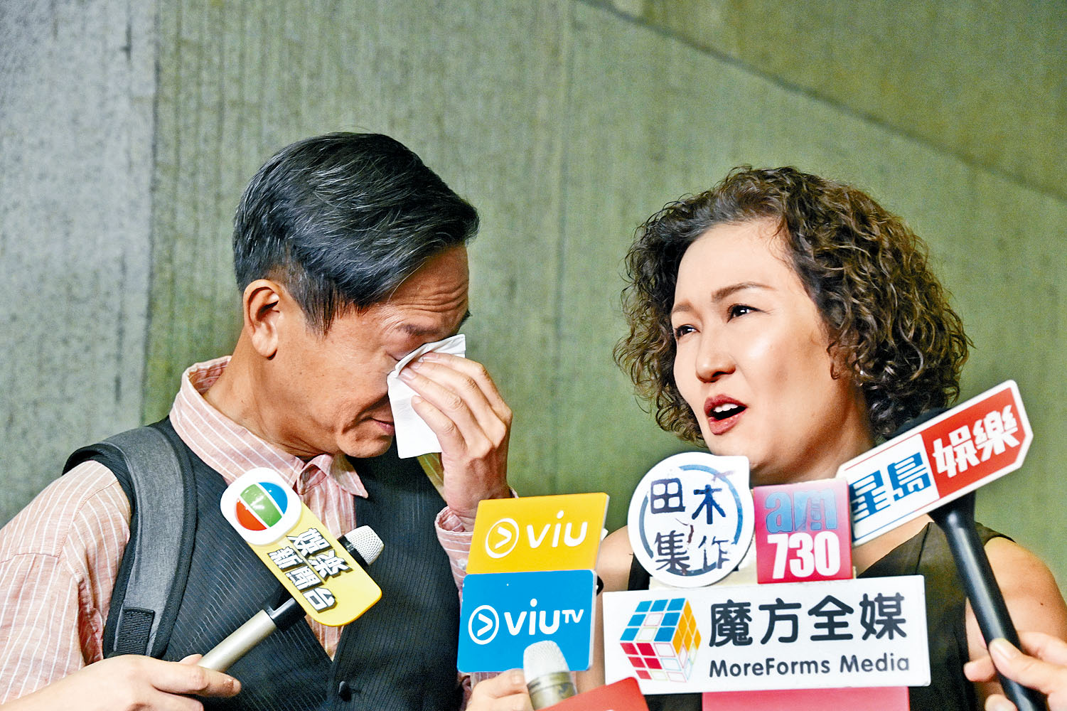 陳國邦受訪時,感觸落淚一度無法言語。