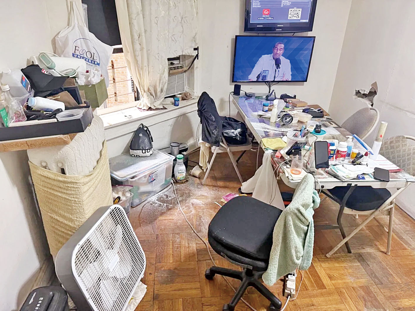 警方在被白粉覆蓋的公寓內起獲近10磅疑似芬太尼及包裝工具。 特別毒品檢察官辦公室圖片
