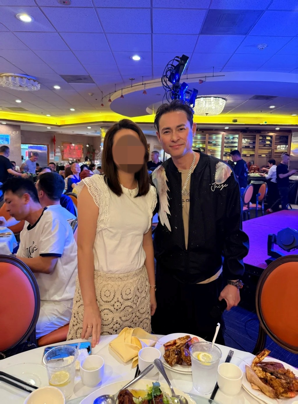 海俊傑近日在美國巡迴演出時被粉絲野生捕獲，當天他面色紅潤，展露出久違的笑容。
