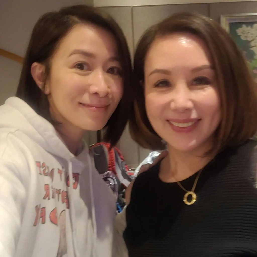 文雪兒(右)曾大讚佘媽媽Lily廚藝出色。