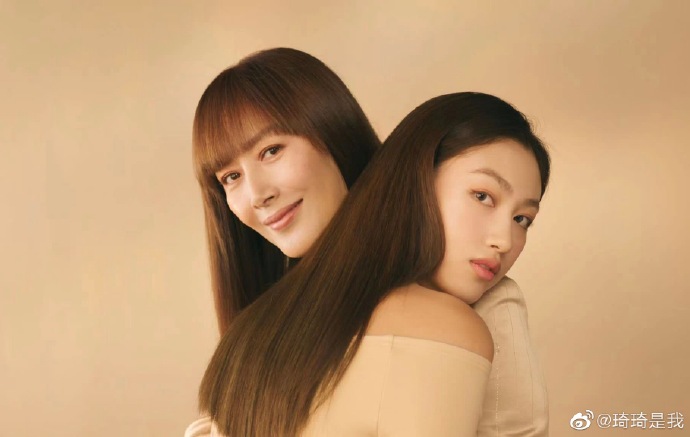 任晴佳與媽媽琦琦曾以母女組合拍攝廣告。