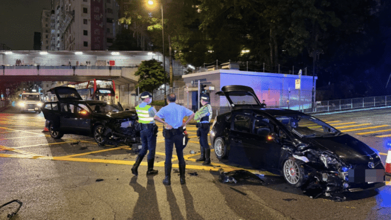 油麻地窩打老道兩車相撞 兩司機輕傷 警方調查是否涉衝燈