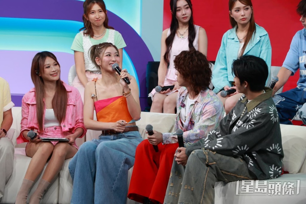 後輩女藝員在問答環節中,好奇詢問Rain的凍齡保養方法。