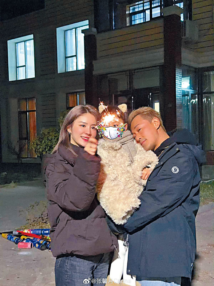 林峯忙工作之餘,一有時間就會陪太太和囡囡。