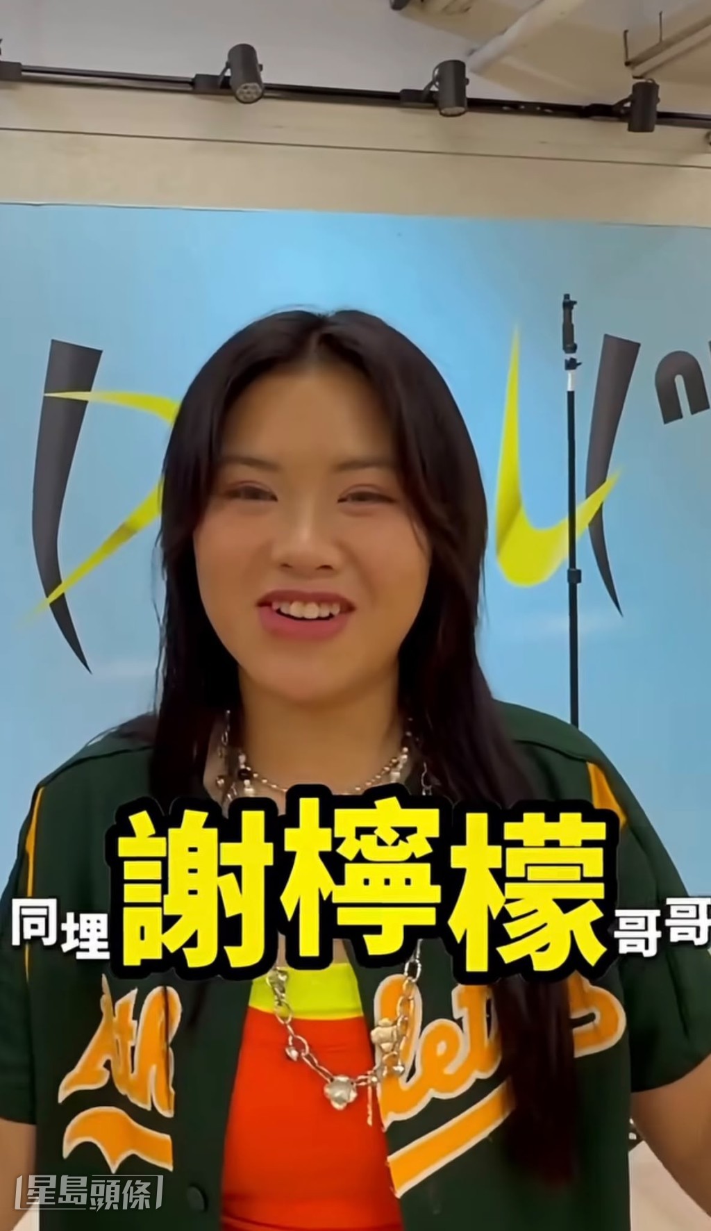 四人都十分感謝謝霆鋒送上的檸檬批與鼓勵說話。