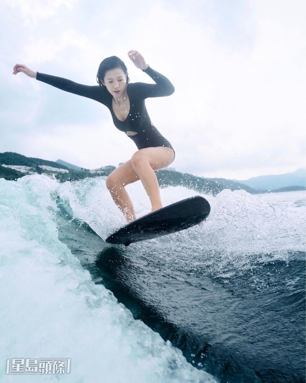 楊偲泳熱愛無繩滑水(Wakesurf),而她擔綱主演的另一電影《浪花男女》將於八月上映。