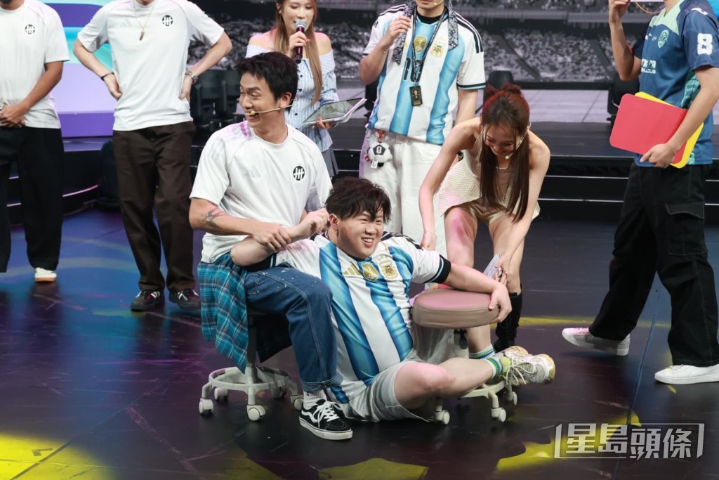 肥仔在遊戲中落敗。
