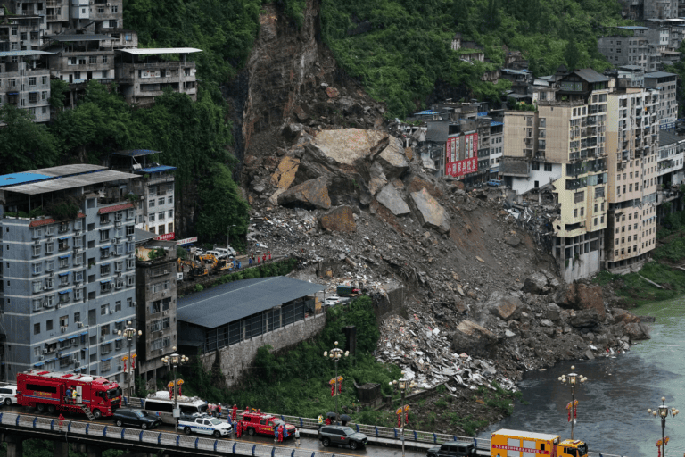 重慶彭水山泥傾瀉至少8死 34人失蹤