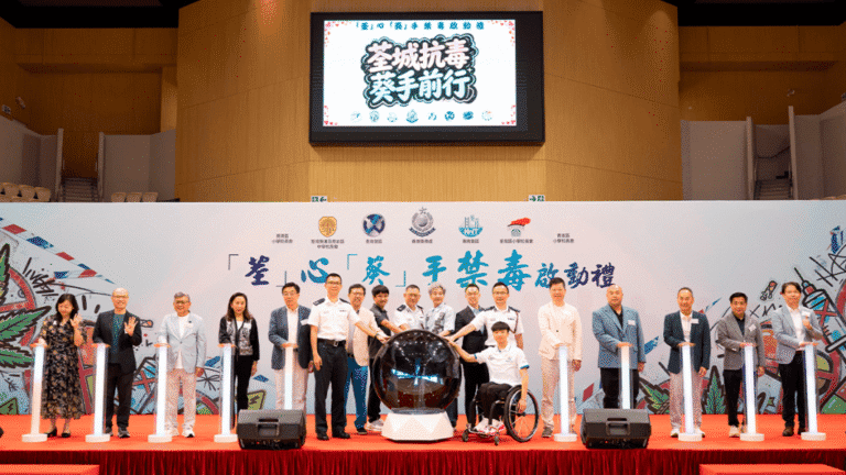 葵青荃灣警區聯手 700師生創禁毒世界紀錄