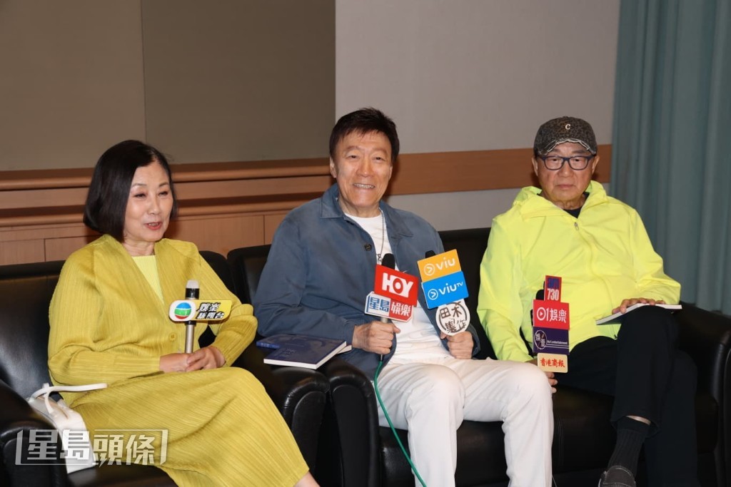 汪明荃笑言圈中很多女生傾慕陳欣健,許冠文隨即提議將書名改為「我的風流往事」。