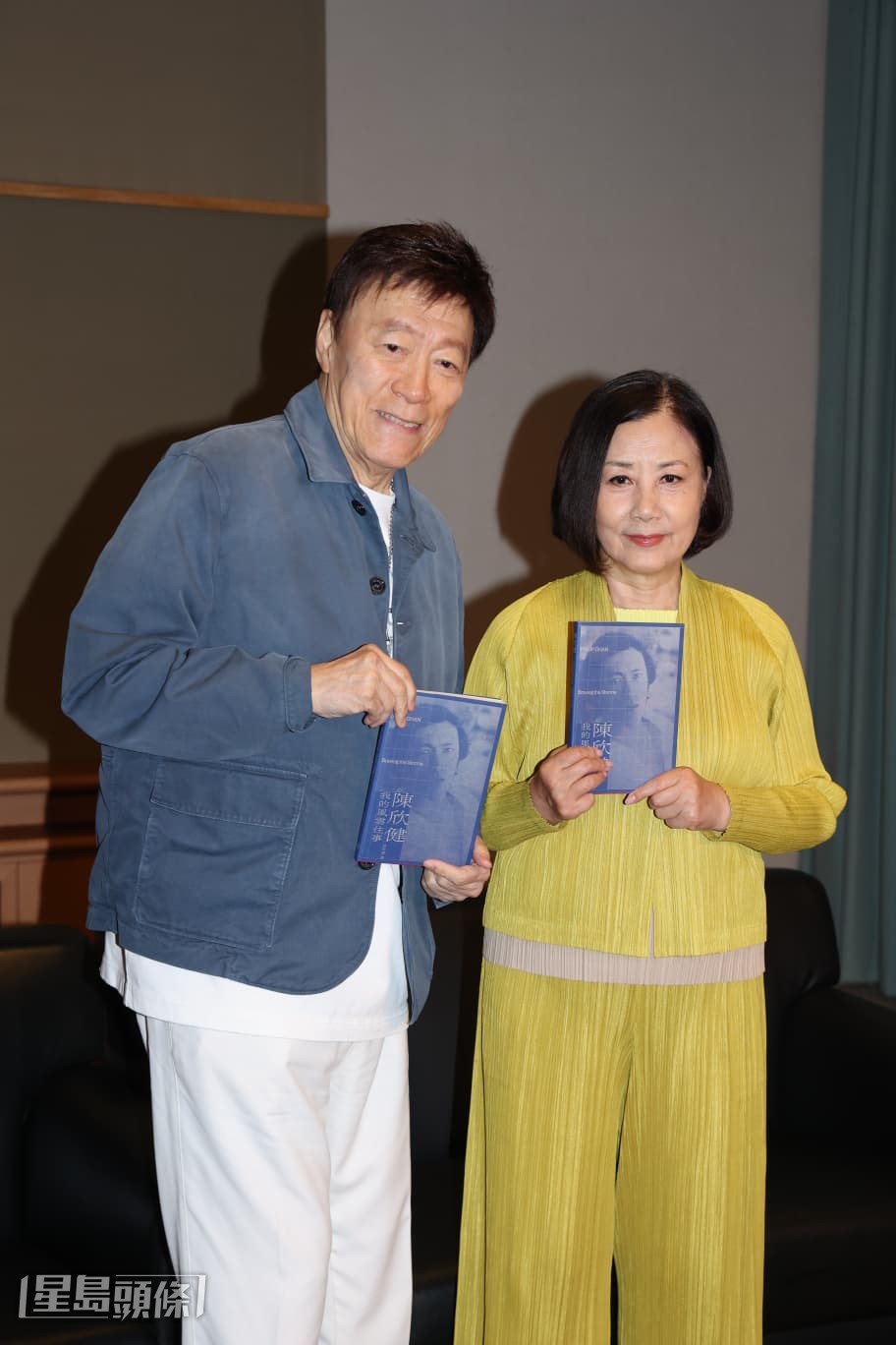 陳欣健透露,當年合作劇集《孖生姊妹》是由梁舜燕介紹認識汪明荃。