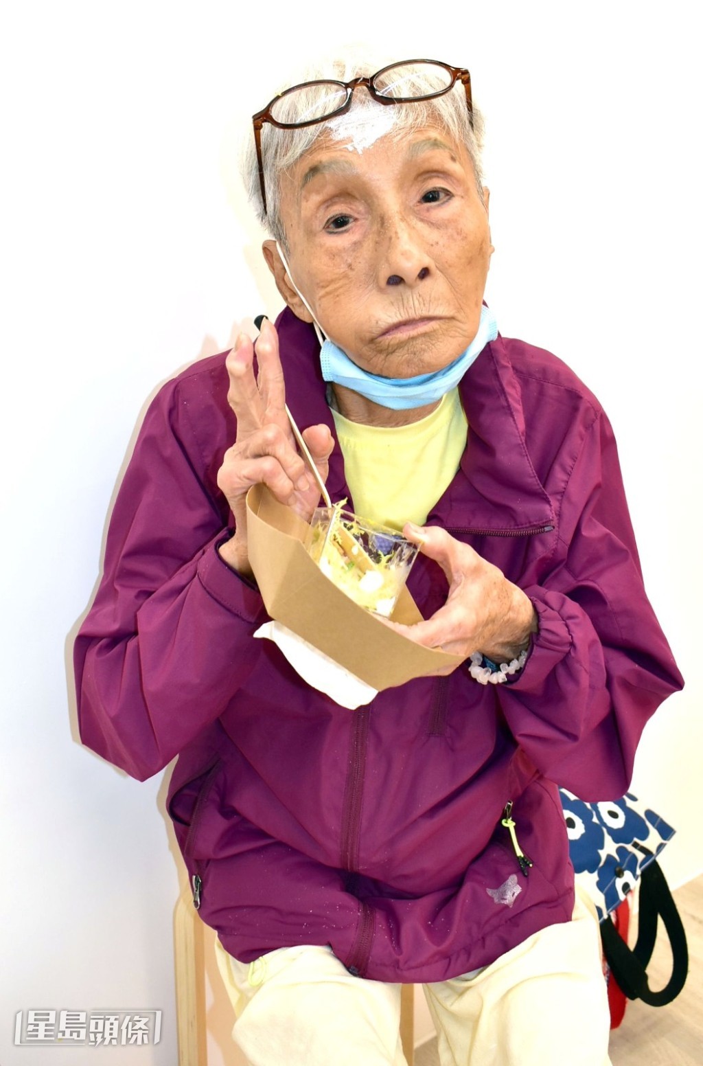 提到資深演員梁愛離世,波姐表示對方是前輩,曾與對方一同飲茶。