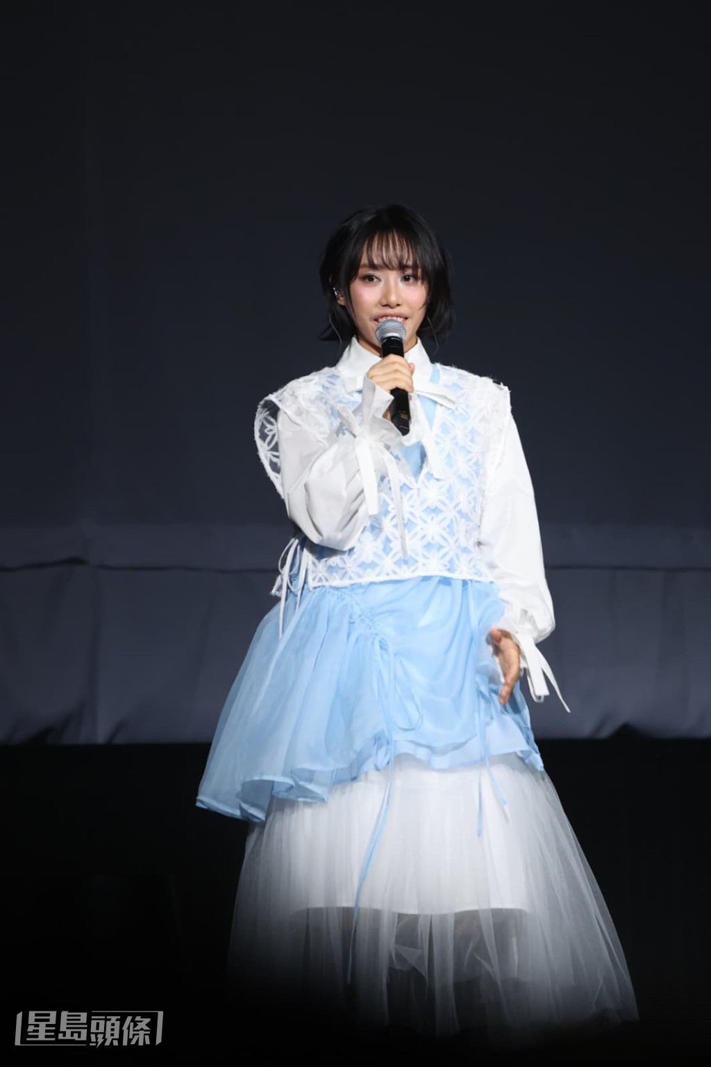 師妹Vincy（蘇詠淳）擔任暖場嘉賓，為演唱會拉開序幕。