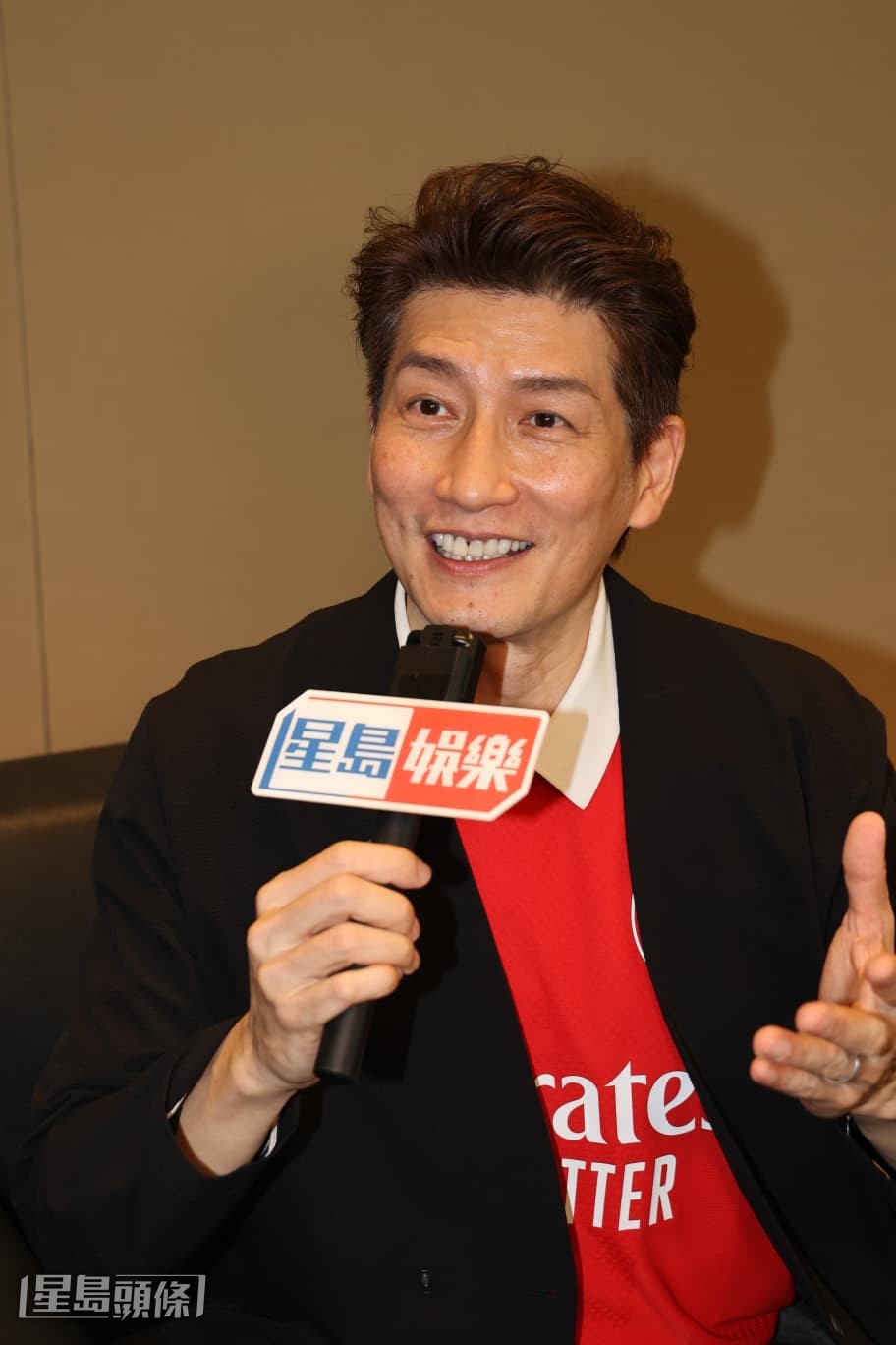 他記得2017年TVB播映英格蘭足總盃時,正值其有份演出的《不懂撒嬌的女人》熱播,角色「游生」受歡迎,因而自薦成功擔任評述員。