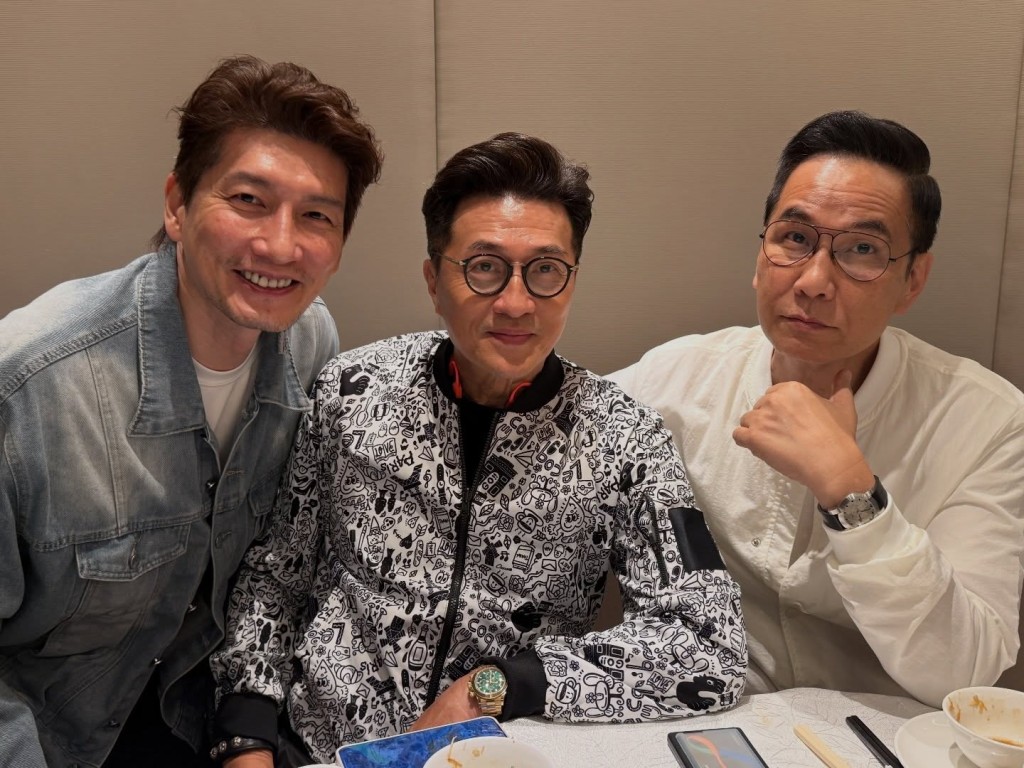 同場飯聚的除了袁文傑，還有林韋辰及陳啟泰，有網民指陳啟泰顯得蒼老憔悴。