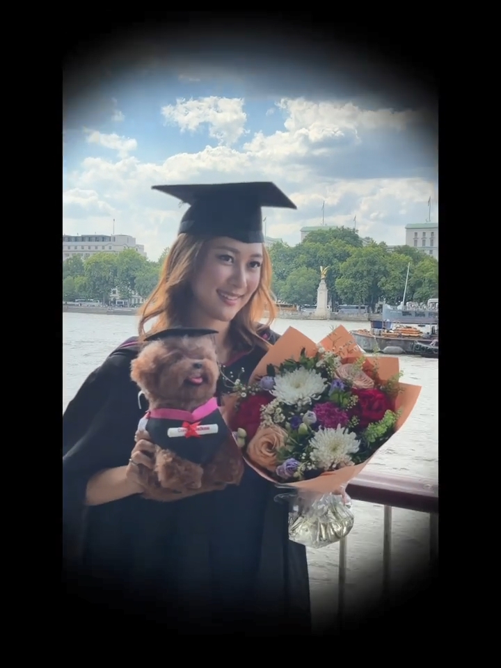 張兆輝女兒正式大學畢業。