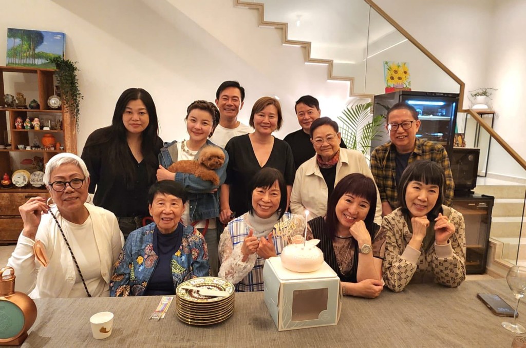 張兆輝家中設有樓梯。
