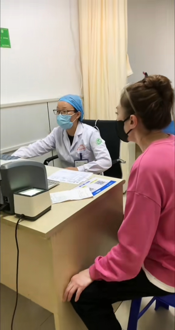 拿著報告再去看醫生診症。