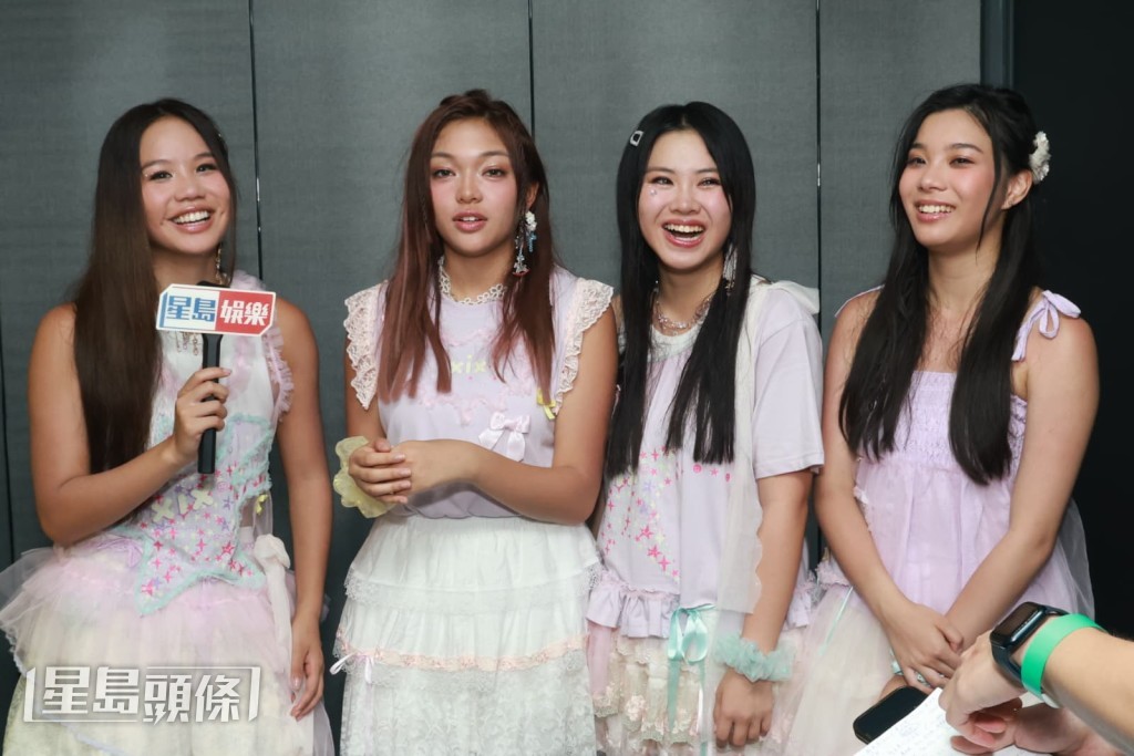XiX成員（左起：楊秉頤Caitlin、鄧曉殷Kiele、良玳瑩Crystal、繆昀希Charlotte）於演唱會後接受訪問。