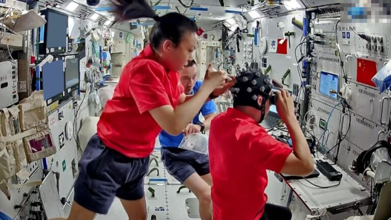 神舟二十三號升空近兩月 航天員黎家盈專注工作實況曝光