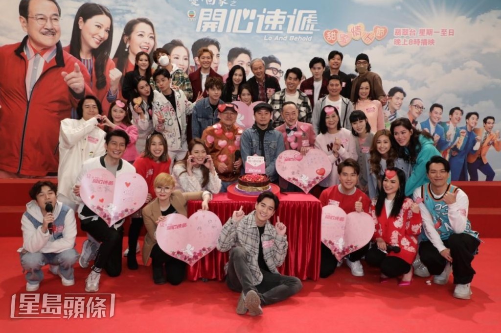 《開心速遞》播畢,合作十年的演員們早已情同家人。