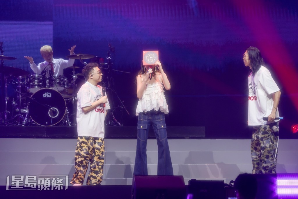陳慧琳(Kelly)以「琳琳姐」造型驚喜登場。