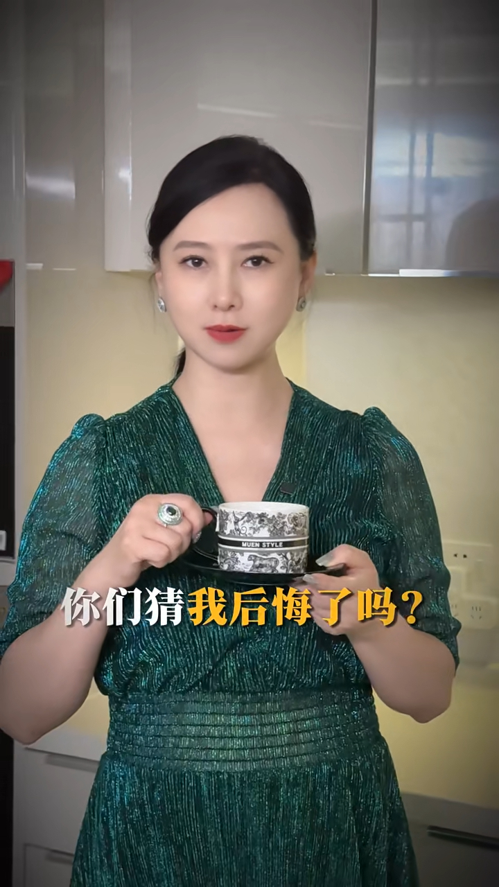 翁虹曾在小紅書發佈家居影片，提到與丈夫已分居三年，但坦言感情未受影響。