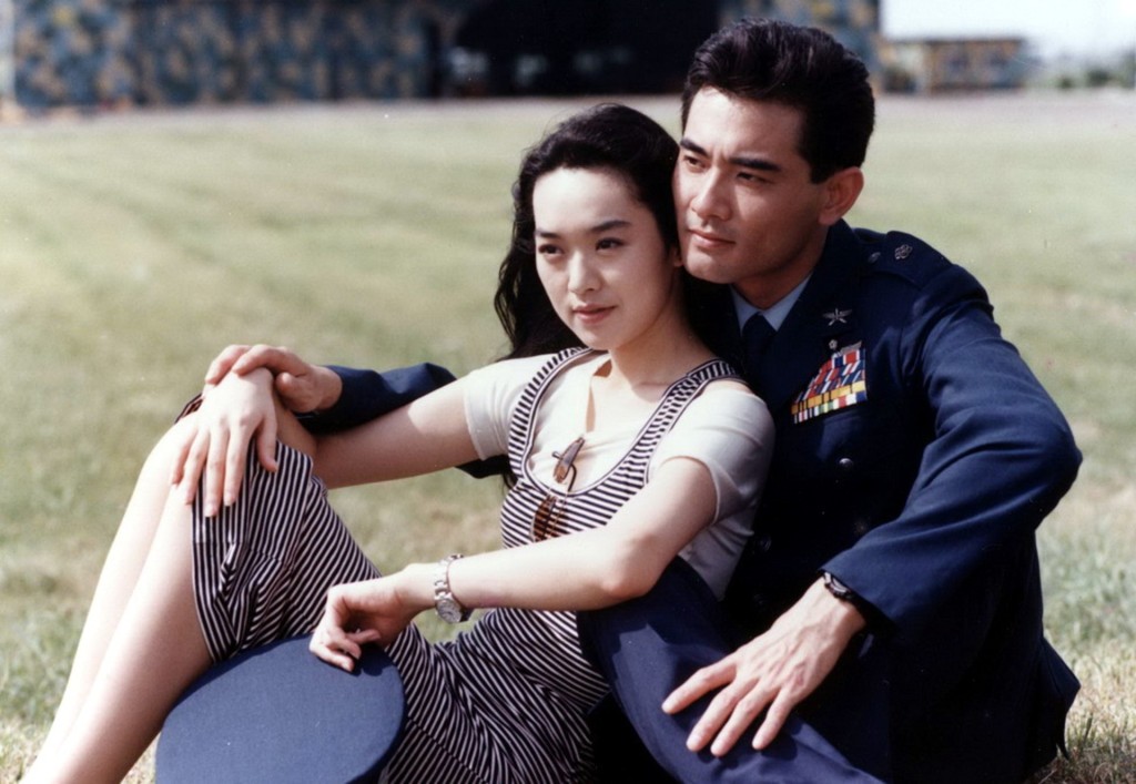 出道前,趙文瑄曾在中華航空服務八年,擔任空中服務員。