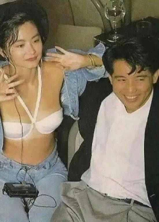舊照中林青霞的造型頗為性感。