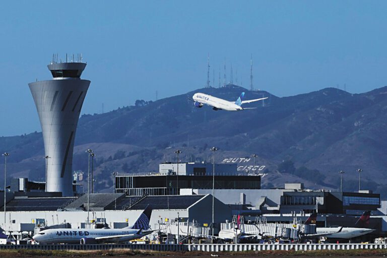 聯合航空正調查職員涉嫌威脅向ICE舉報墨西哥裔美國公民事件。美聯社資料圖片