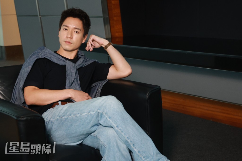 除了感謝家人,吳偉豪也表示很慶幸在演藝路上遇到周嘉洛。