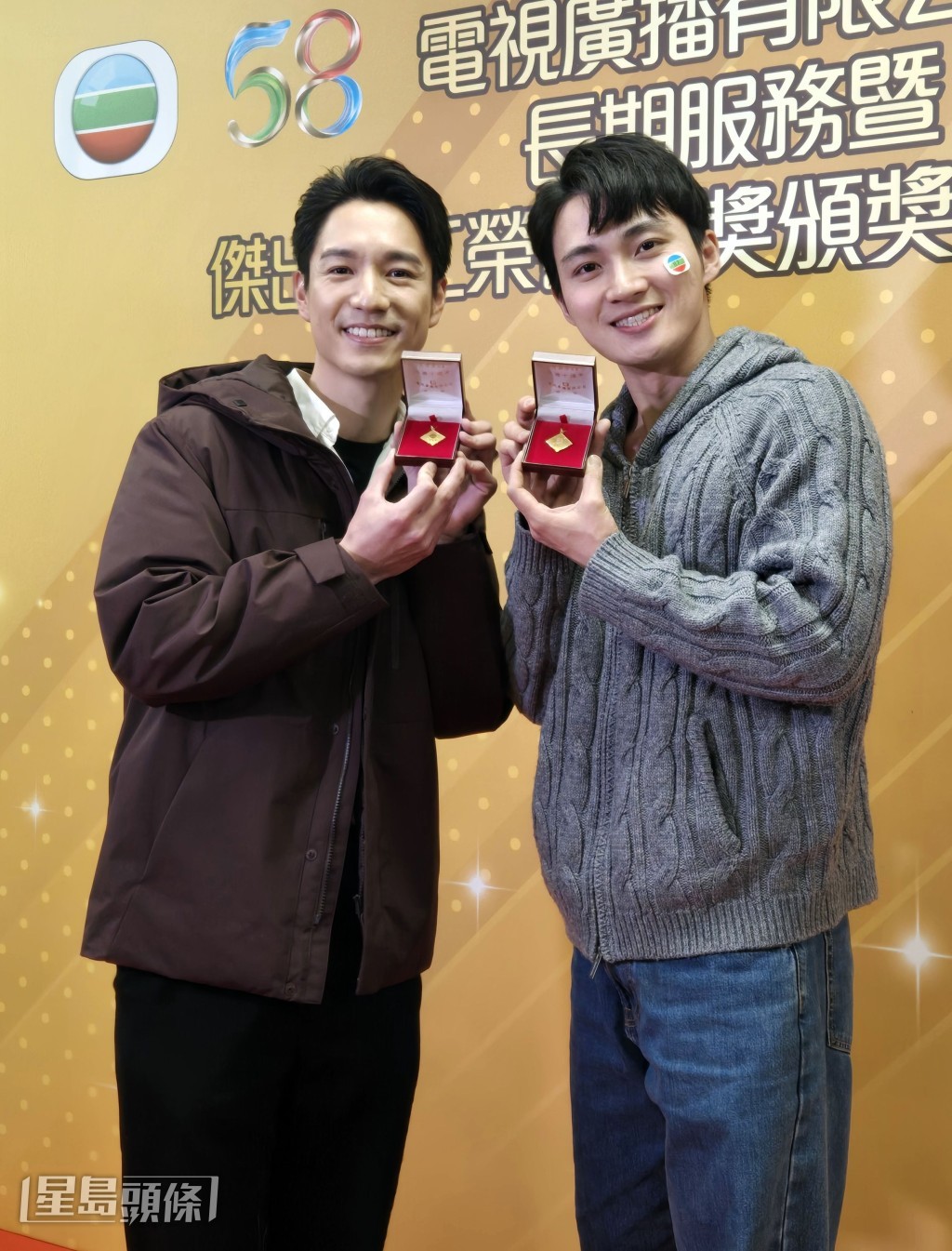 周嘉洛與吳偉豪同期出道,兩人今年一同領取十年服務金牌。
