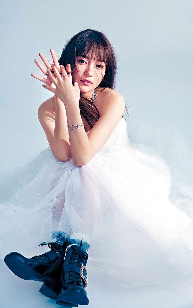 川口春奈及日本國腳板蒼滉被爆戀情，並已計劃結婚。