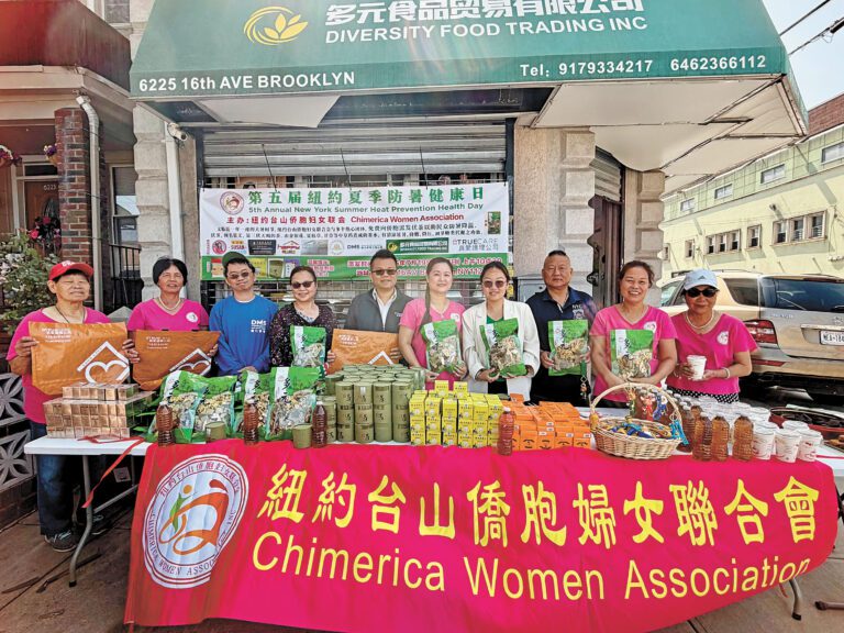 （左六起）王一冰、謝曉瓊以及黃啓旺等主協辦方代表出席19日活動。 張之銘攝
