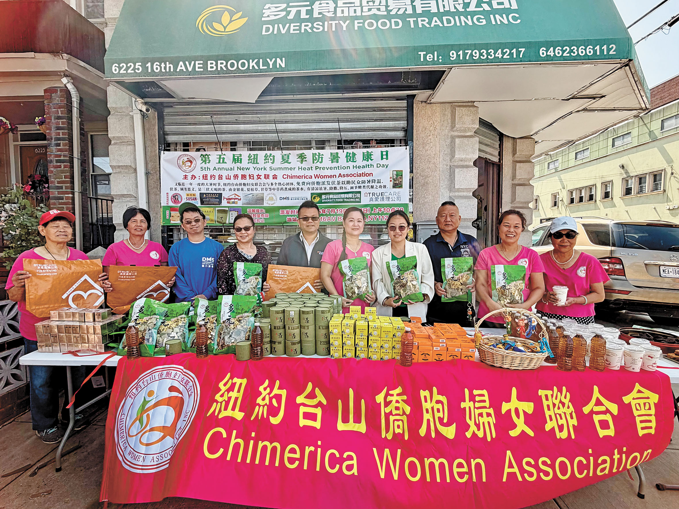 （左六起）王一冰、謝曉瓊以及黃啓旺等主協辦方代表出席19日活動。 張之銘攝