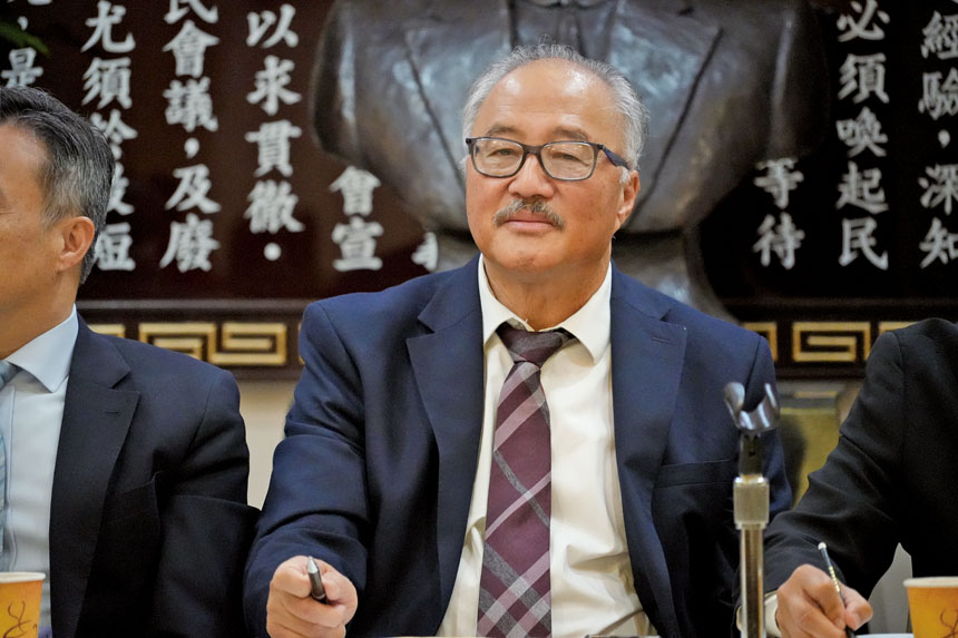 大會主席余健全發言。記者黃偉江攝