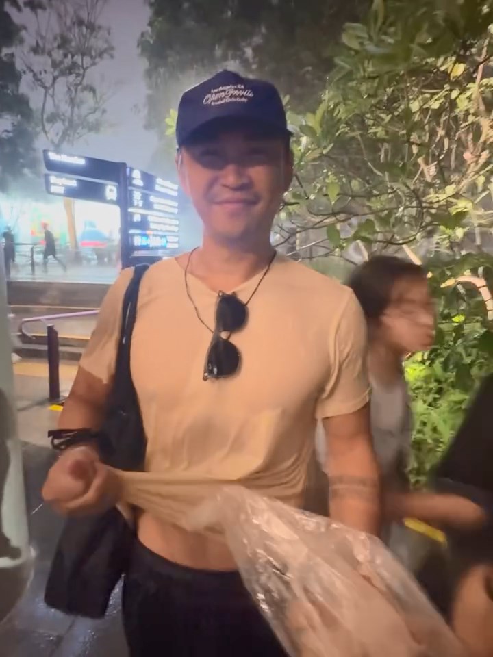 梁芷珮的丈夫似乎是眾人中衣服最乾爽的。