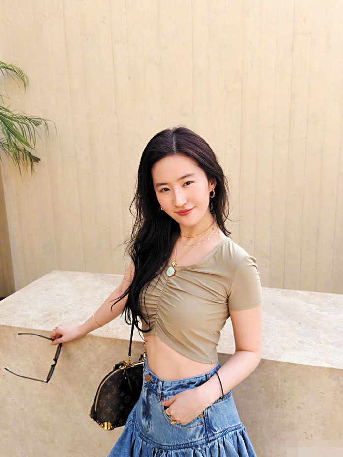 劉亦菲