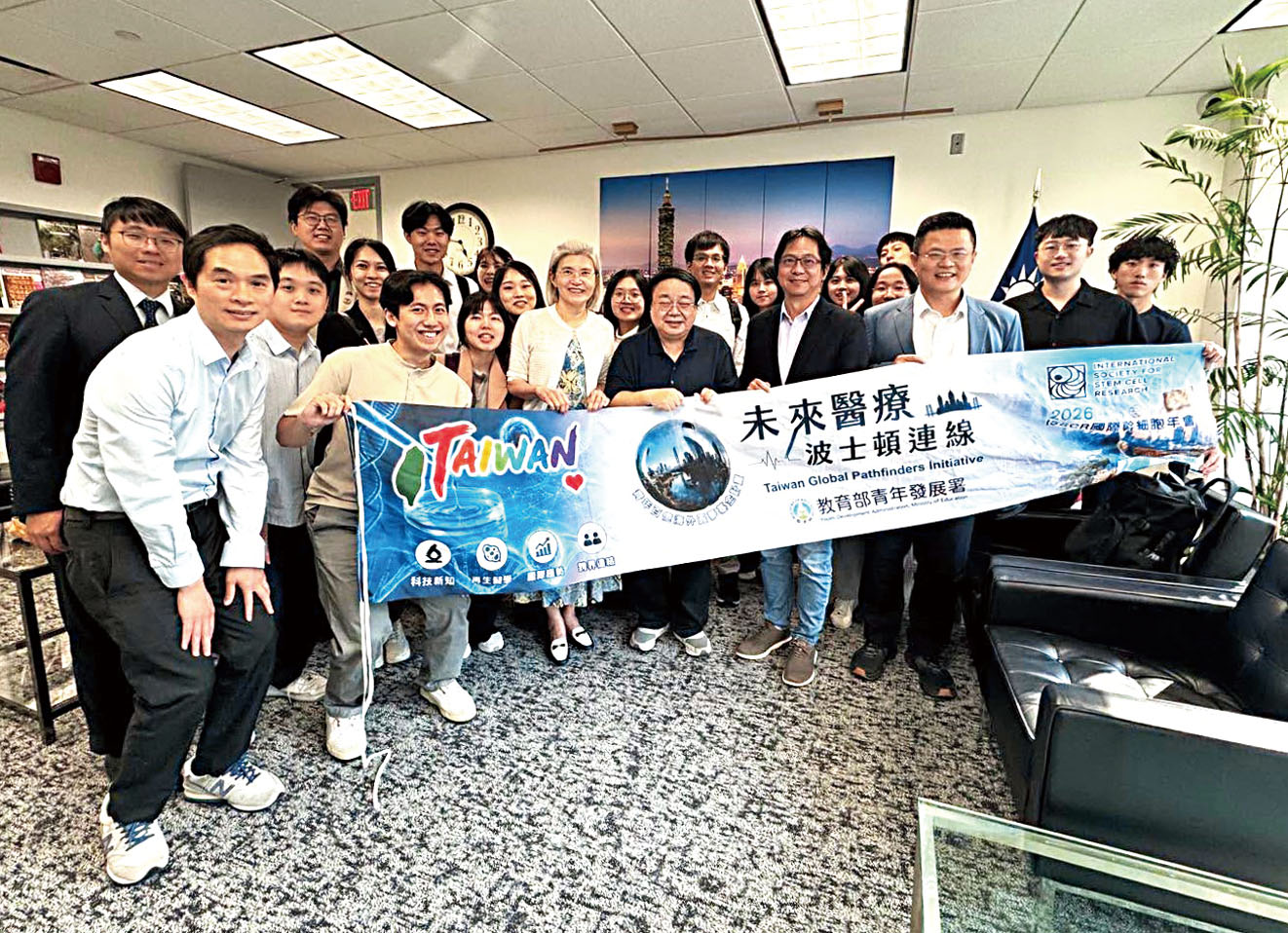 與會者在經文處合影。 主辦方提供