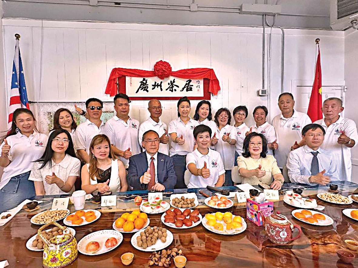 廣州協會同仁與嘉賓們合影。梁敏育攝