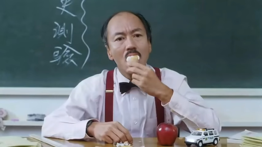 他在《逃學威龍》中飾演口吃的中史老師，成為經典。