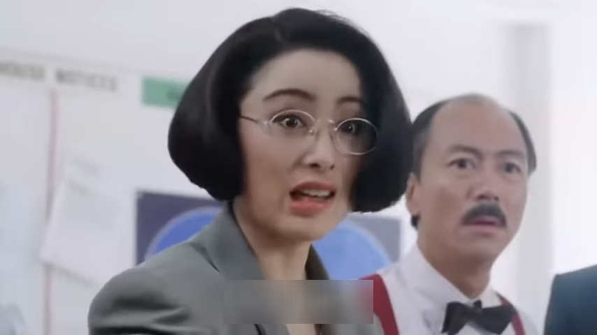 陳國新（右）近年已減少了幕前演出。