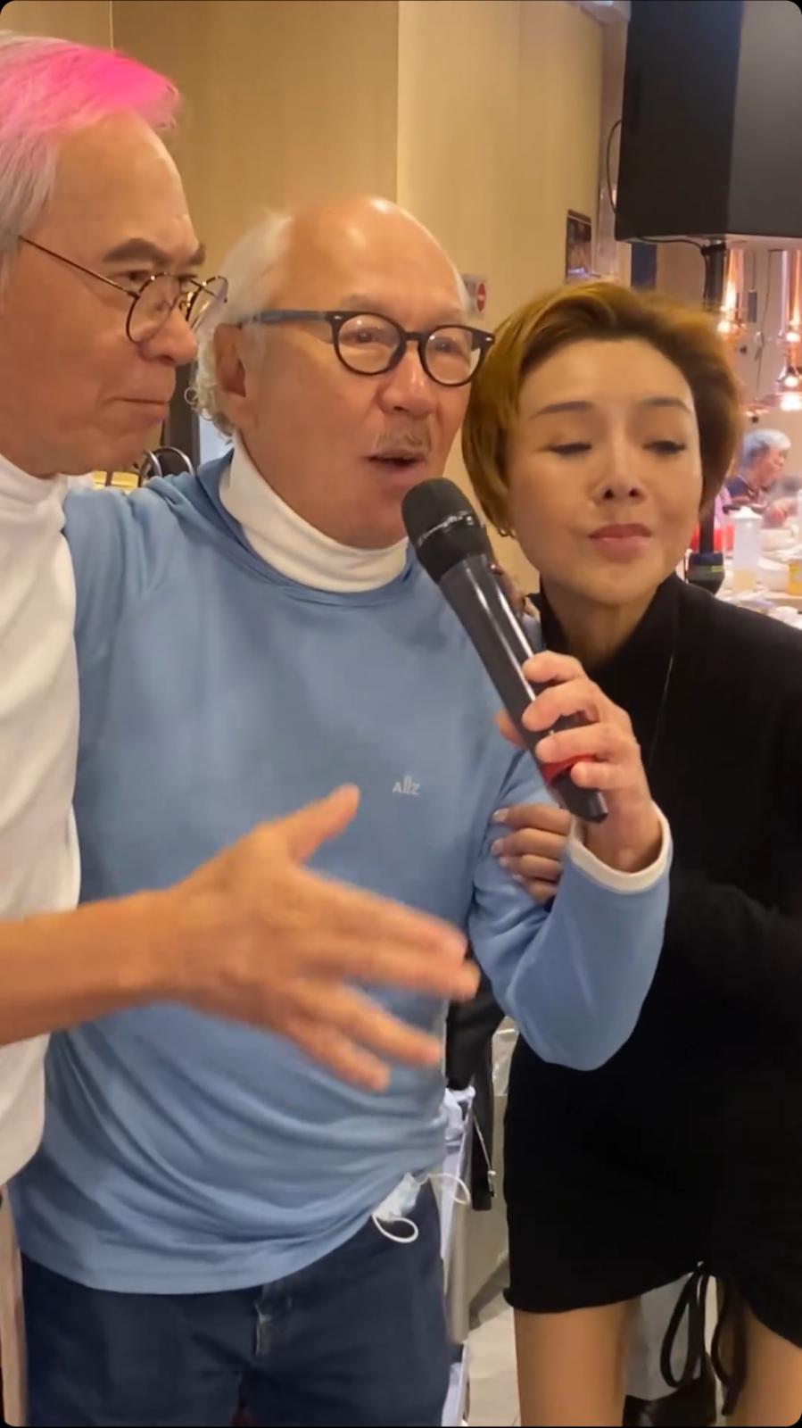 久未公開露面的陳國新（中），曾出現在李龍基的影片中，與90年代女星葉子楣（右）合唱。
