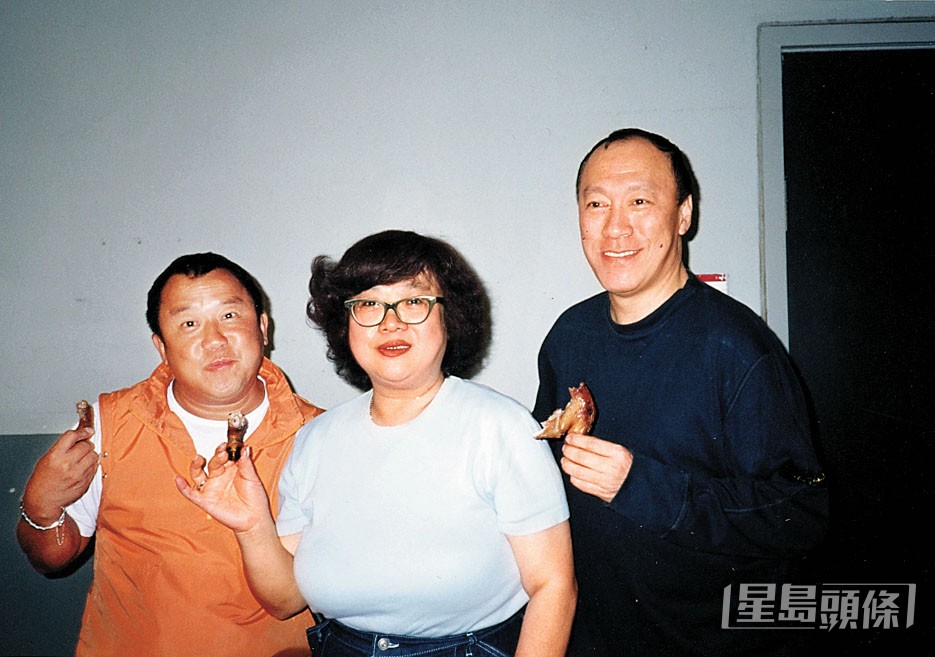 陳國新的創作生涯始於協助哥哥陳欣健（右）。