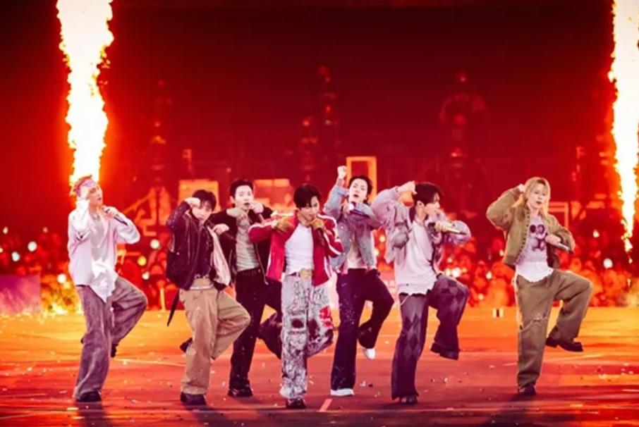 BTS早前在東京巨蛋演唱會上，與全場觀眾合唱韓國童謠《阿里郎》。
